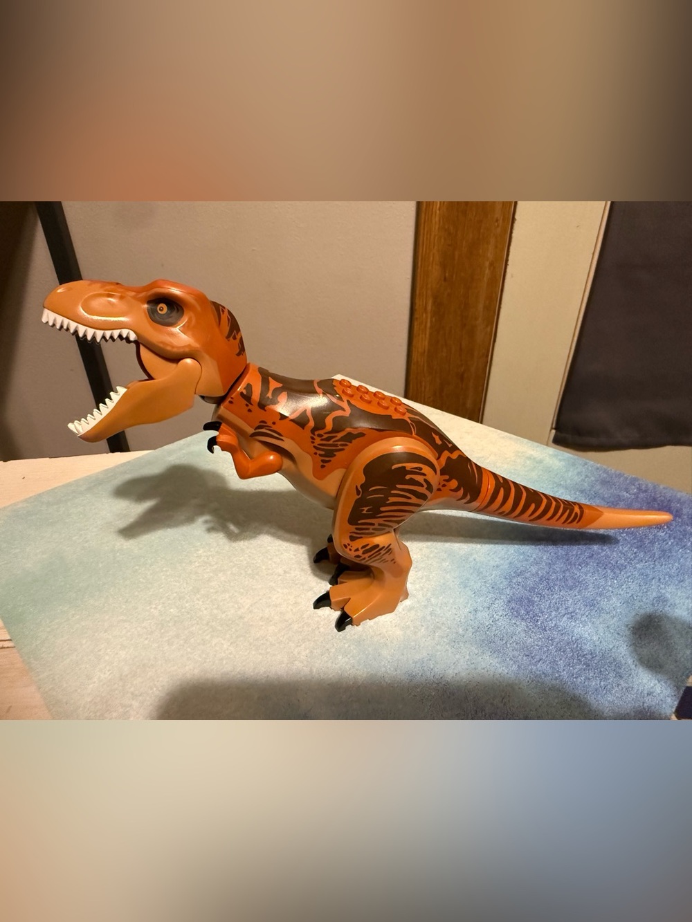 LEGO Jurassic World T. Rex Tyrannosaurus Rex Dinosaur Figure 2010 Tracker 75918